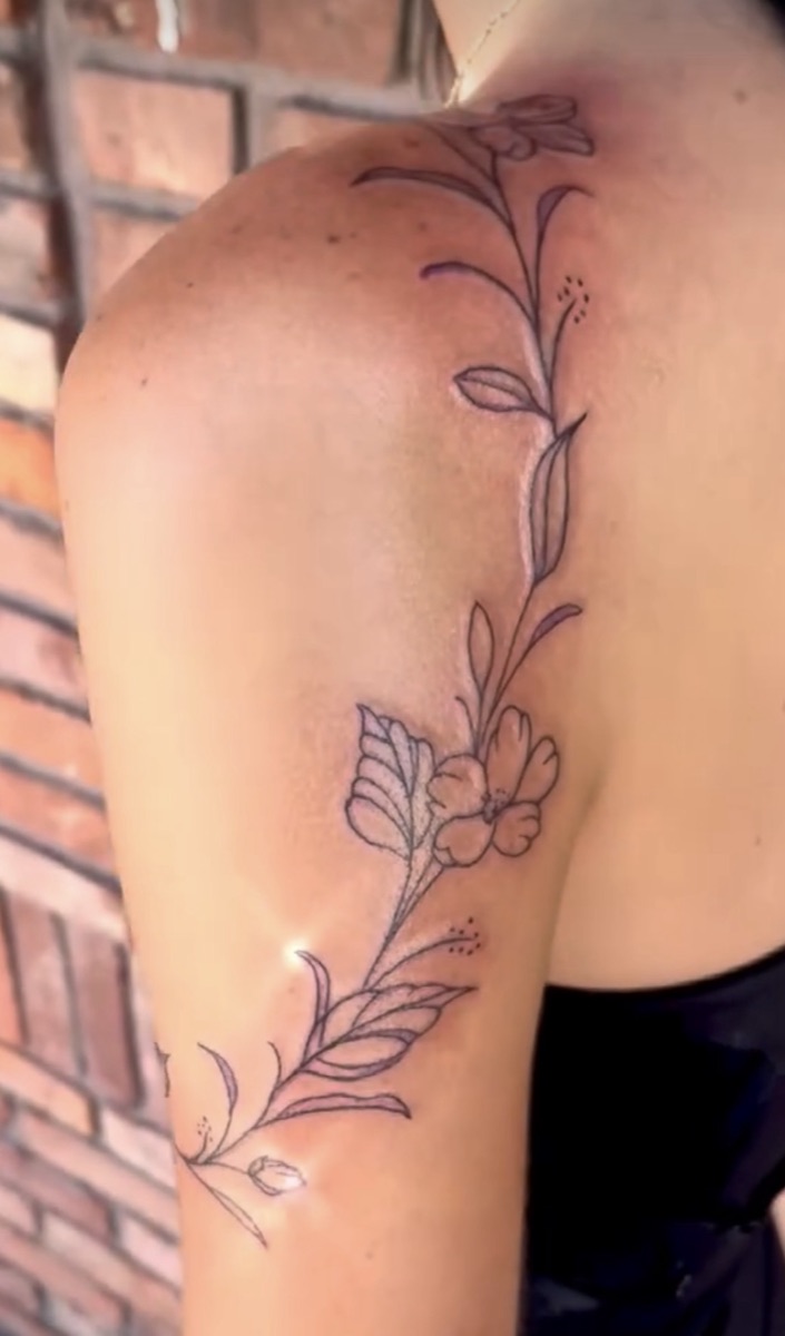 Fine line · botanical shoulder vine